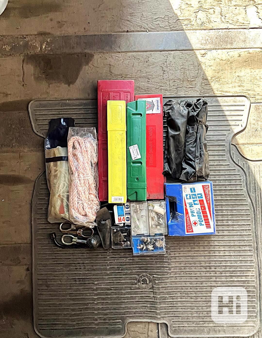 Povinná výbava - výbava vozidla 23ks/300Kč  - foto 1