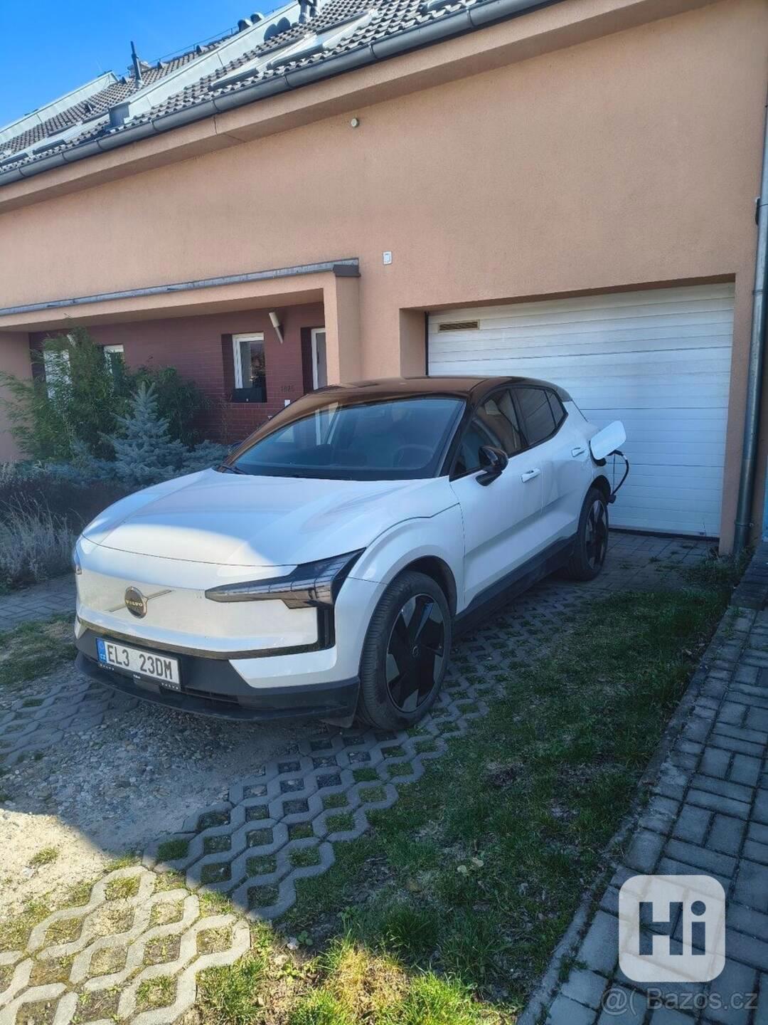 Volvo EX30 0,0   Extended Range PLUS, MY25 - foto 1