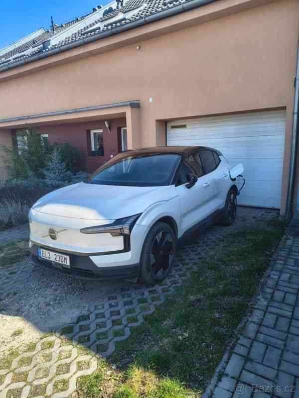 Volvo EX30 0,0   Extended Range PLUS, MY25 - foto 1