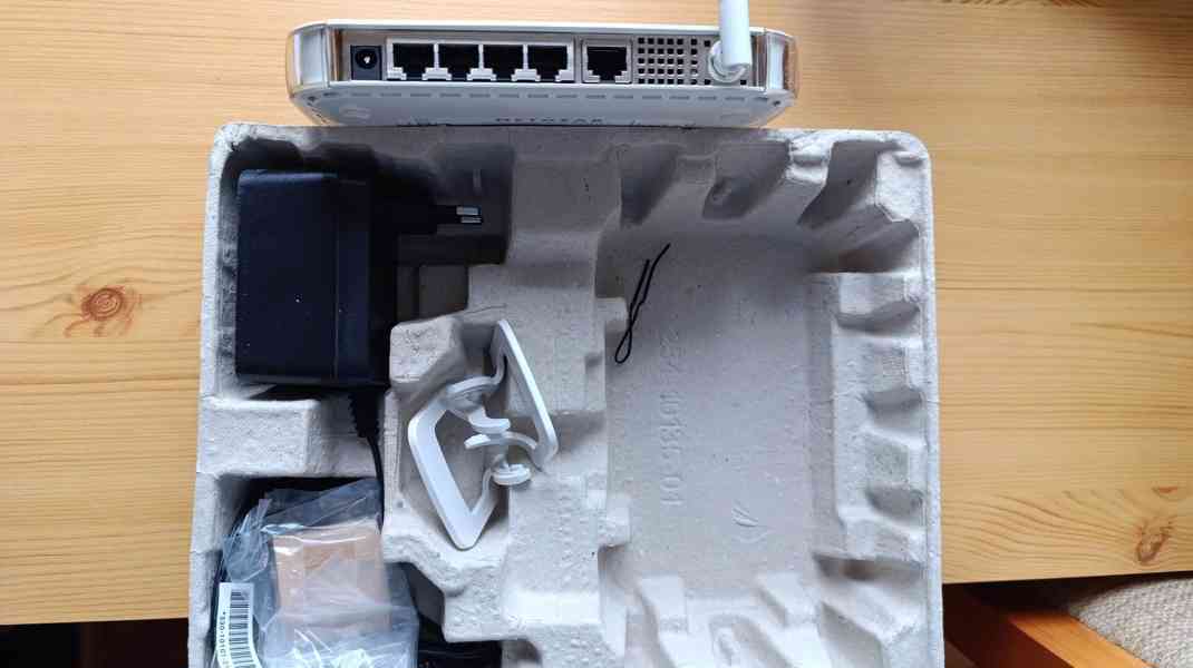 WiFi router Netgear WGR614 - foto 3