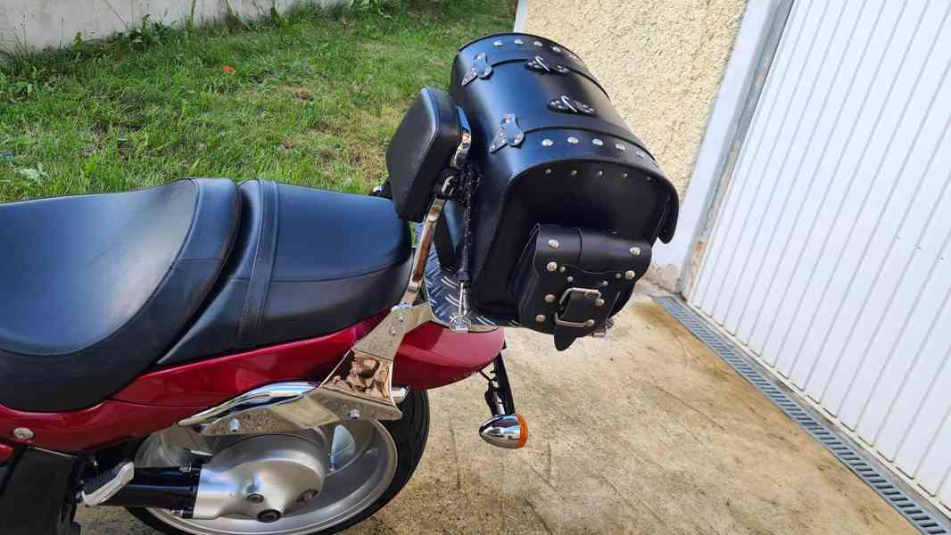 Suzuki Intruder M1800 R (verze Boulevard-US) - foto 11