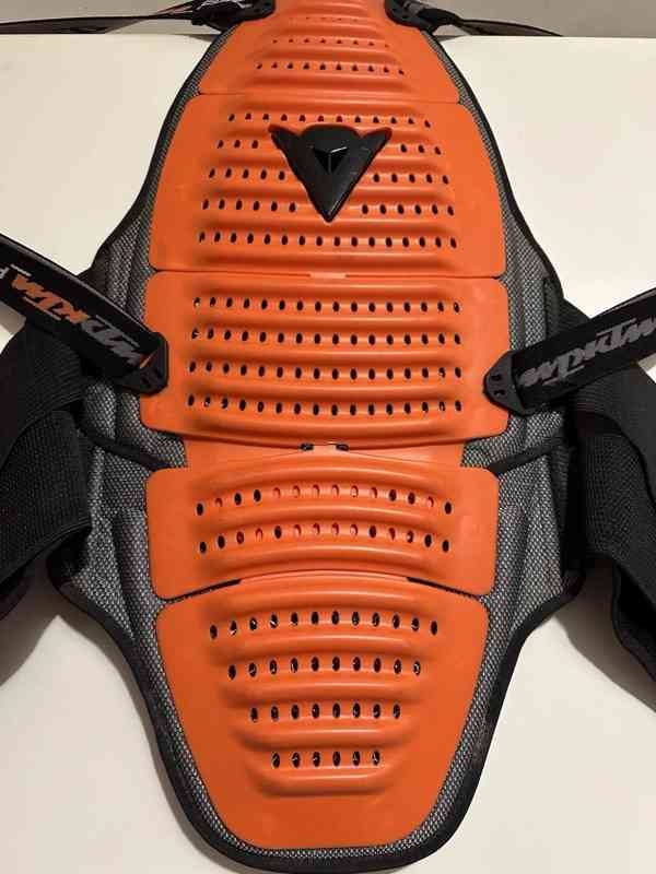 Chrániče páteře Dainese KTM - foto 2