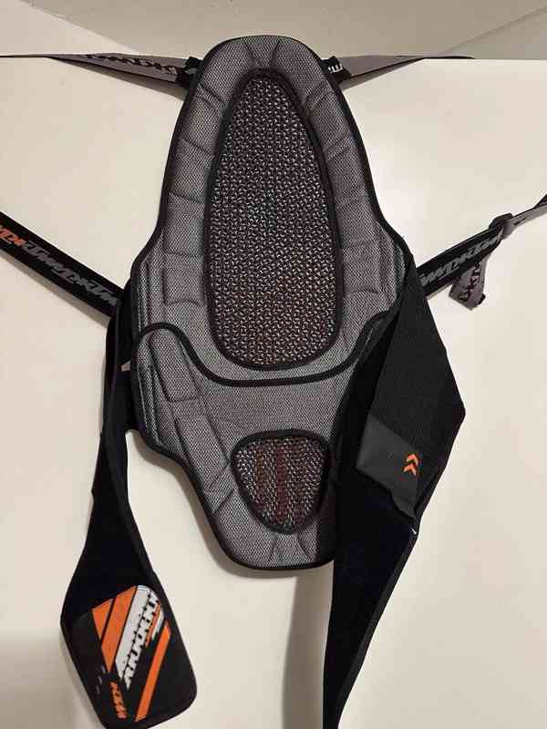 Chrániče páteře Dainese KTM - foto 3