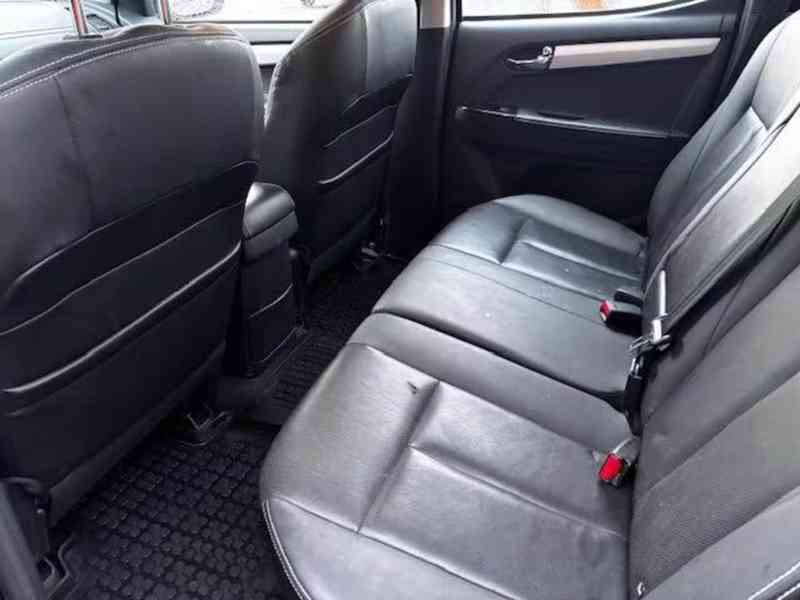 Isuzu D-Max 2,0d 4x4 Premium 120kw - foto 9