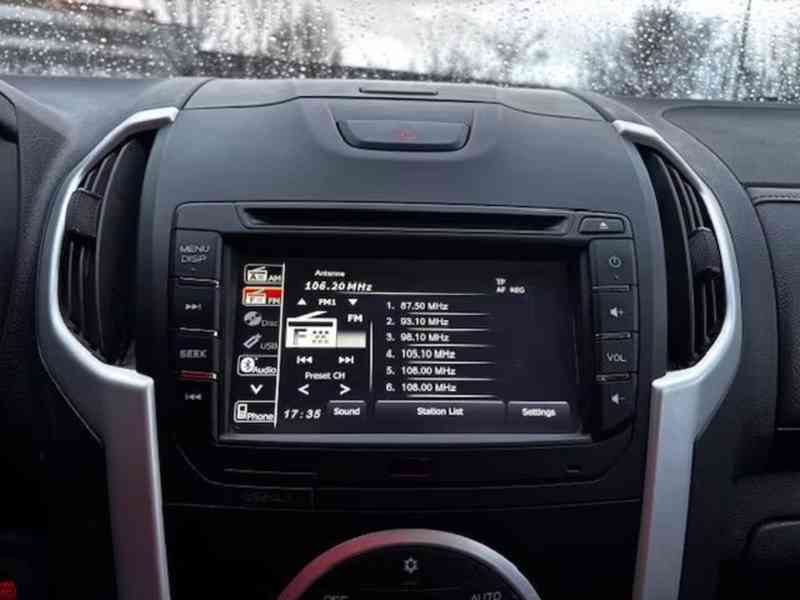 Isuzu D-Max 2,0d 4x4 Premium 120kw - foto 2