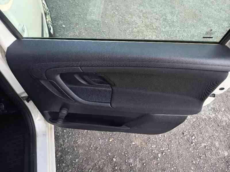 ŠKODA Roomster 1,4i 16V Ambition ČR - foto 15
