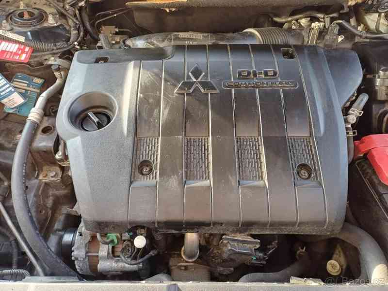 Mitsubishi Outlander 2,2   Nabizim k prodei - foto 3