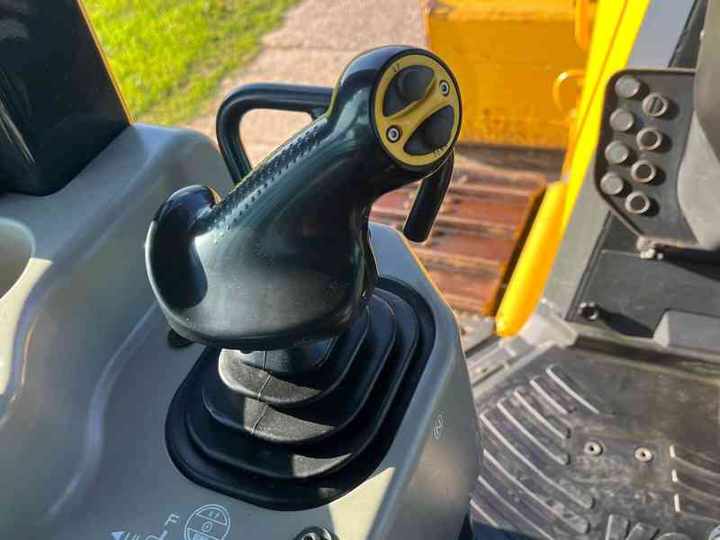 Buldozer Komatsu D39PX-24 (Možnost leasingu) - foto 11
