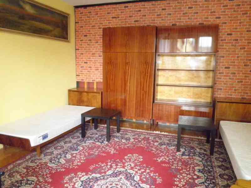 1 místo pro studentku v 2.lůž. pokoji v 3+1, centrum, balkon - foto 3