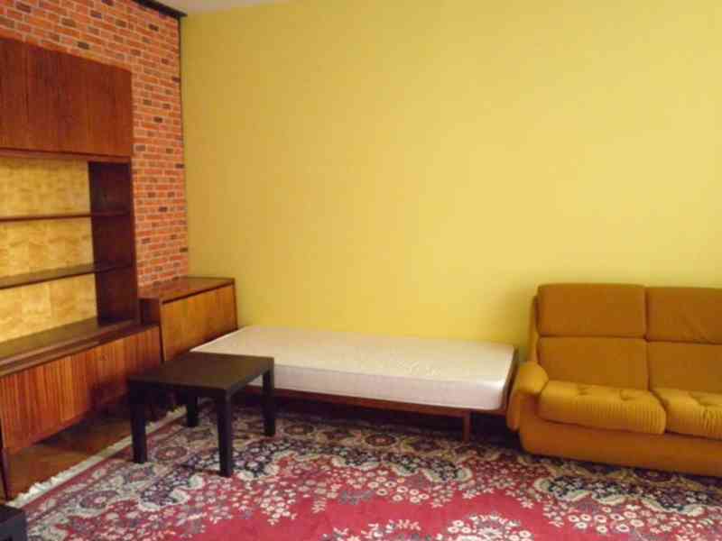 1 místo pro studentku v 2.lůž. pokoji v 3+1, centrum, balkon - foto 2