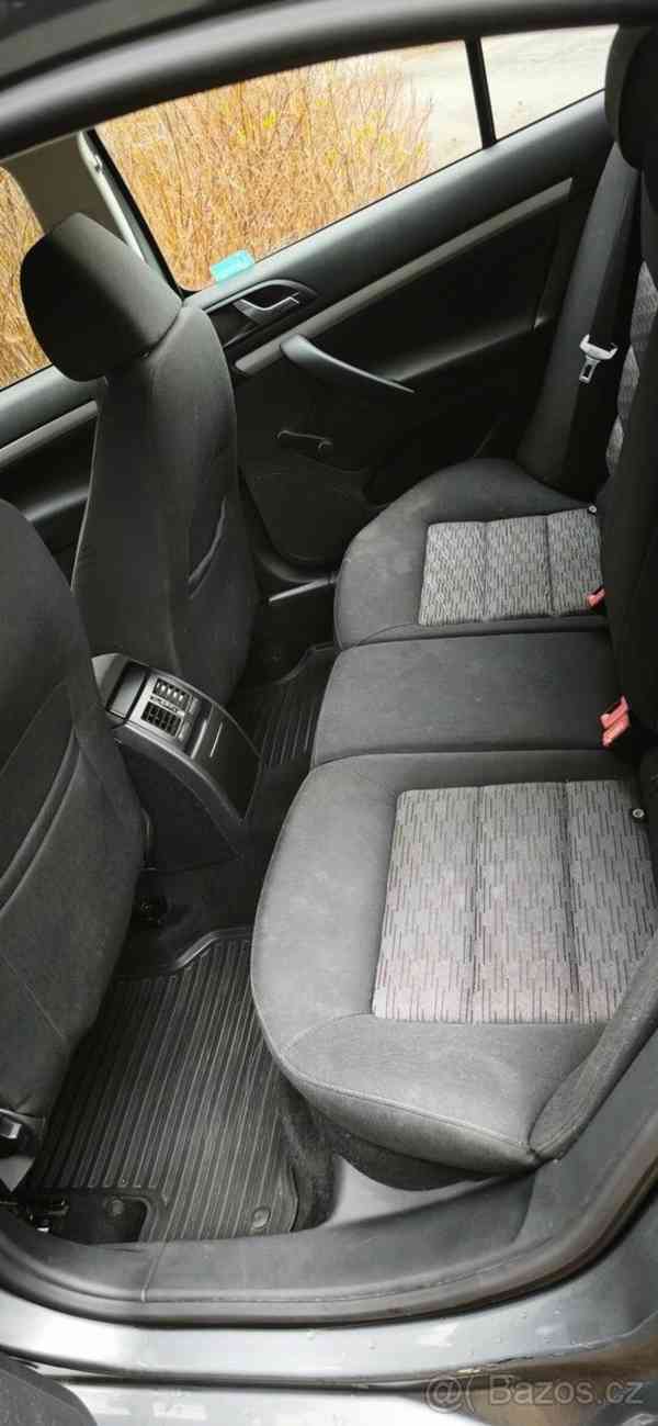 Škoda Octavia 1,4   TSI (90kw) stříbrné barvy - foto 12