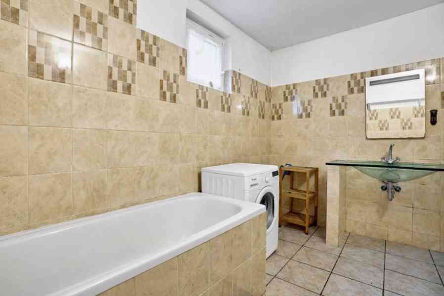 Dům se 3 byty po rekonstrukci ve městě Nejdek - foto 17