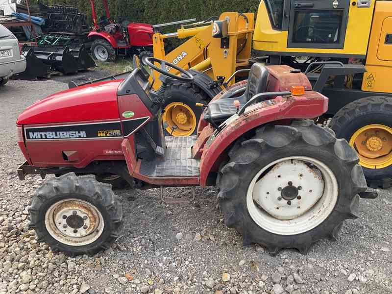 Traktor japonský Mitsubishi MT205, 20Hp - foto 3
