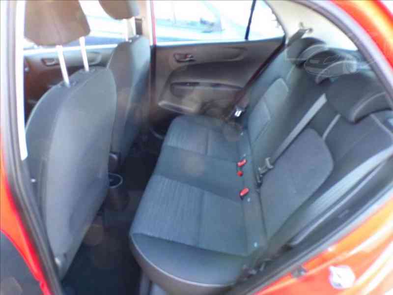 Kia Picanto 1,0 i - foto 9