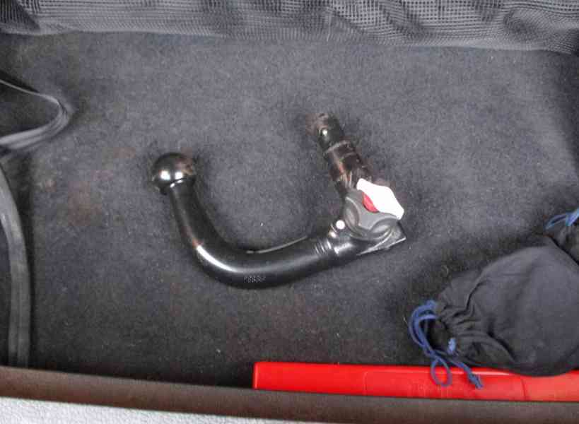 Volkswagen Sharan 2,0TDI Match 103kw - foto 8