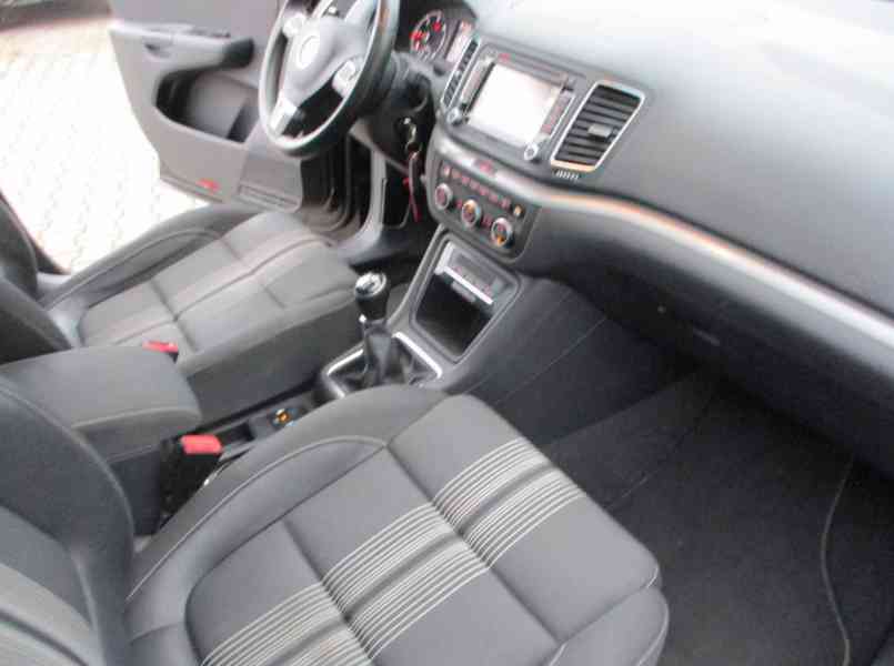 Volkswagen Sharan 2,0TDI Match 103kw - foto 9