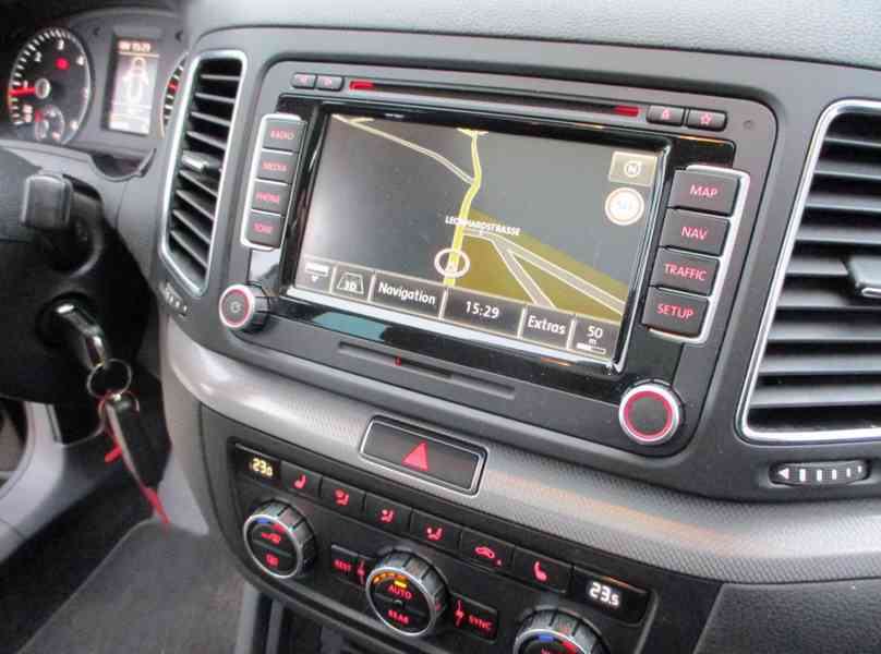 Volkswagen Sharan 2,0TDI Match 103kw - foto 10