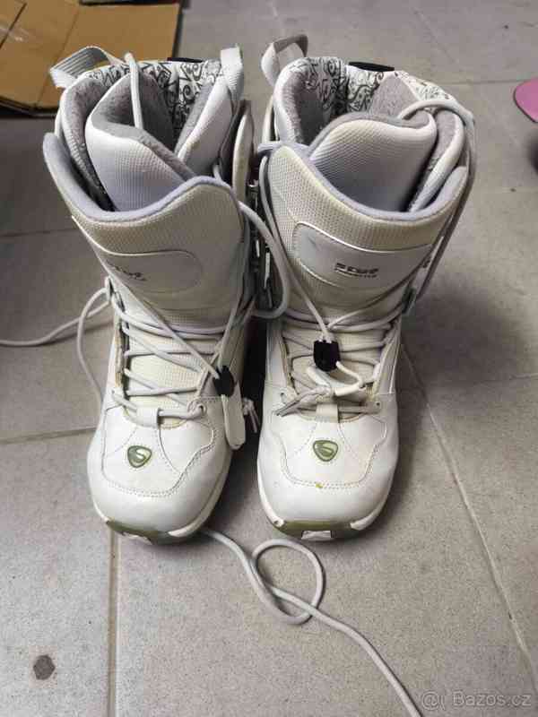 Snowboard a boty - foto 13