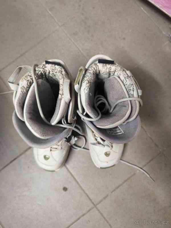 Snowboard a boty - foto 14