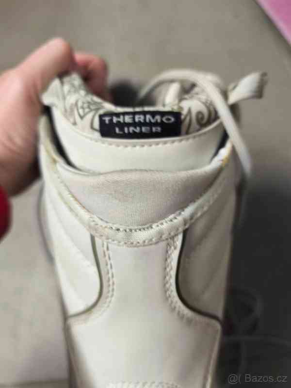 Snowboard a boty - foto 12