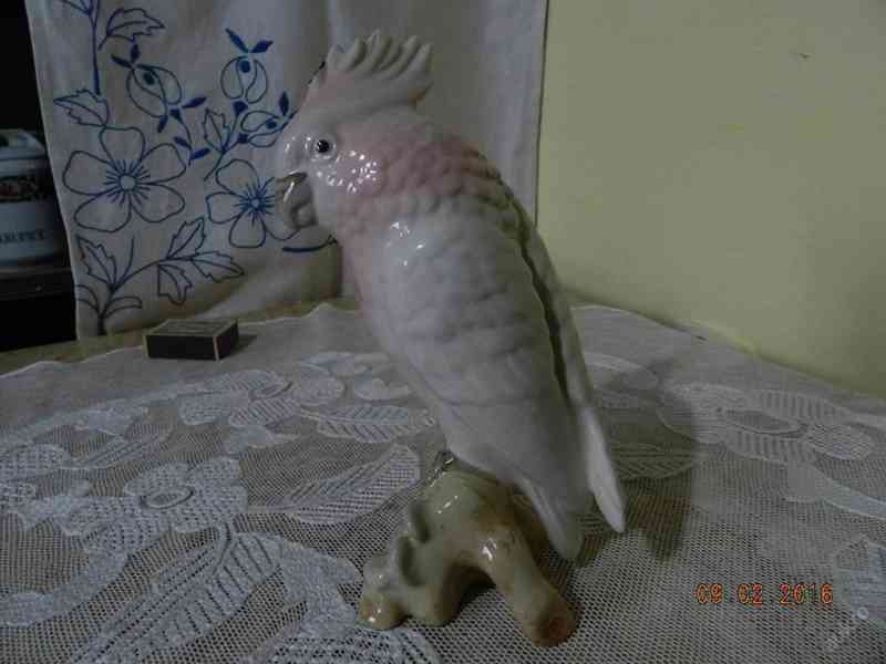 Hezká stará porcelánová soška Papoušek Dux - foto 2