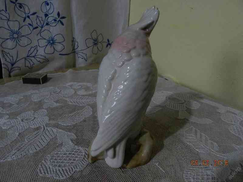Hezká stará porcelánová soška Papoušek Dux - foto 4