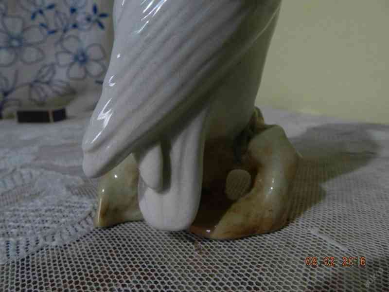 Hezká stará porcelánová soška Papoušek Dux - foto 7