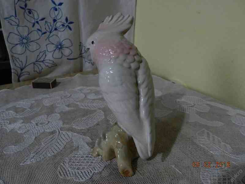 Hezká stará porcelánová soška Papoušek Dux - foto 3