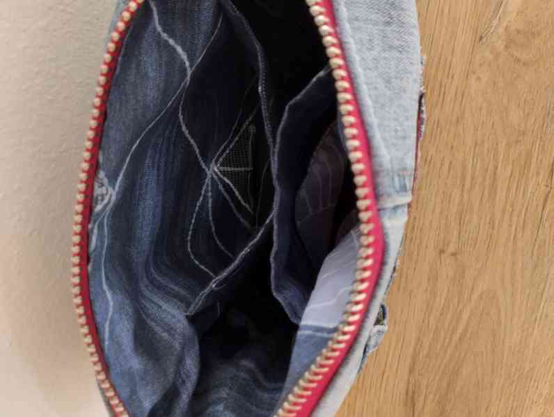 Džínová kosmetická taštička - foto 3