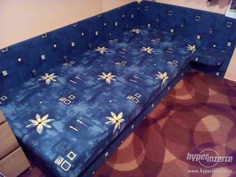 Čalouněná postel modrá - foto 2