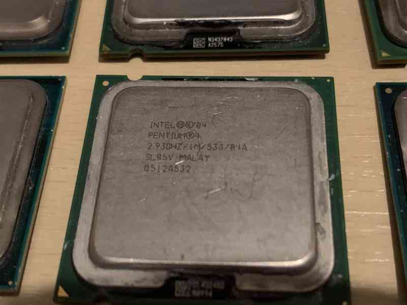 Staré CPU socket 775. Všechny - 200kč. - foto 5