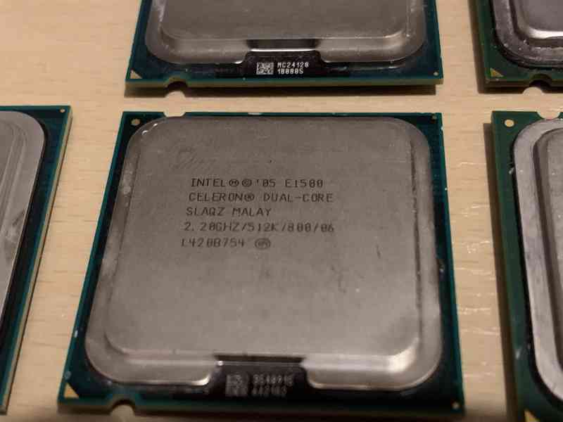 Staré CPU socket 775. Všechny - 200kč. - foto 4