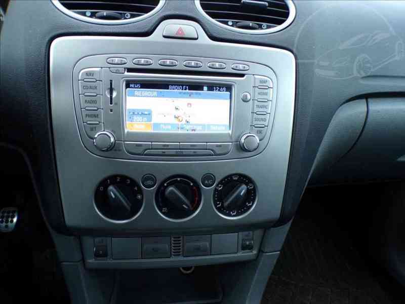 Ford Focus 1,6 16V NAVIGACE - foto 7