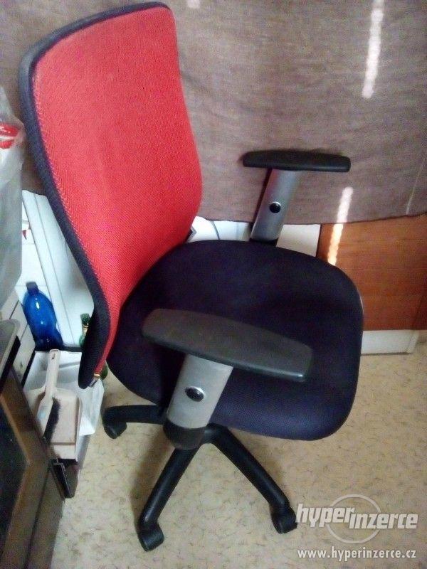 Kancelářské potřeby Hlavně ŠANONY, židle, stoly ap. - foto 10