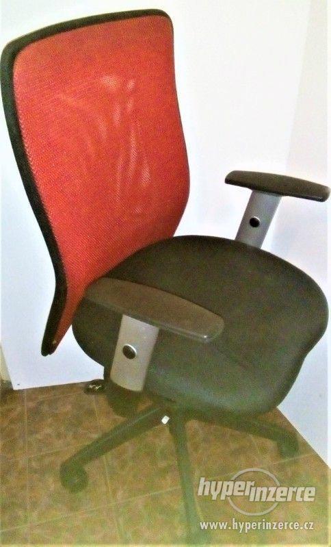 Kancelářské potřeby Hlavně ŠANONY, židle, stoly ap. - foto 33