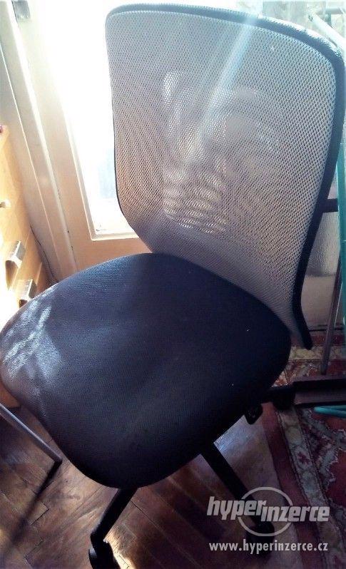 Kancelářské potřeby Hlavně ŠANONY, židle, stoly ap. - foto 35