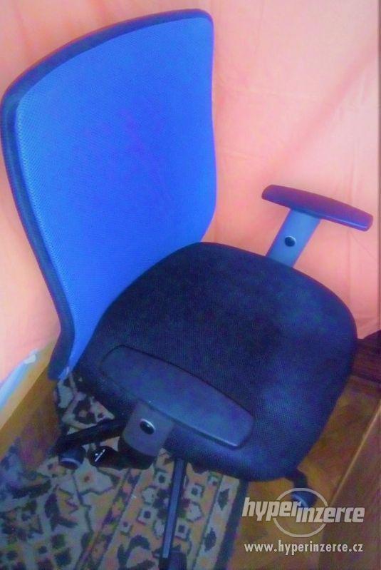 Kancelářské potřeby Hlavně ŠANONY, židle, stoly ap. - foto 38