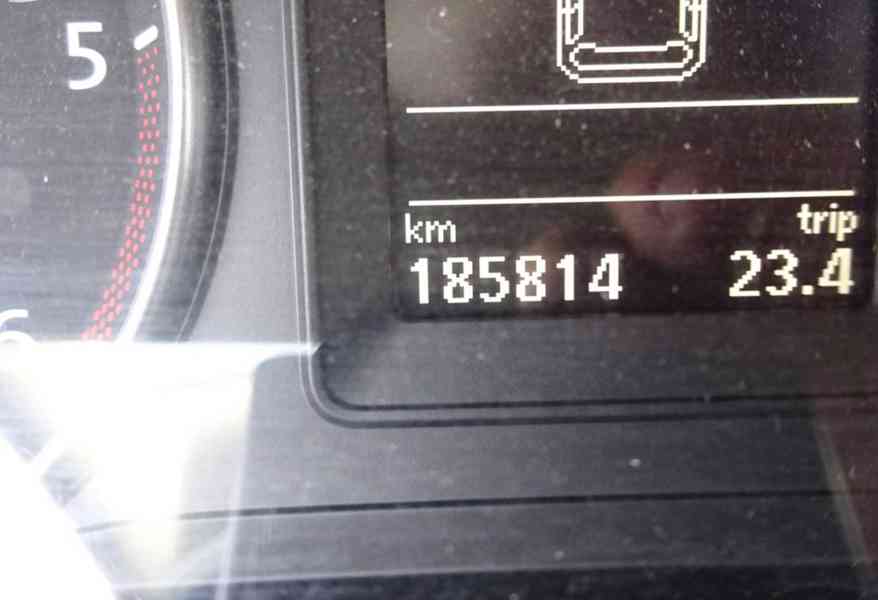 VW TOURAN 2.0 TDI r.v.2014 (103 kw) AUTOMAT - foto 7