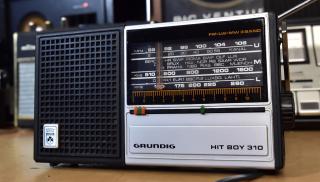 GRUNDIG HIT BOY 310 hezký radiopřijímač pro sběratele 1977