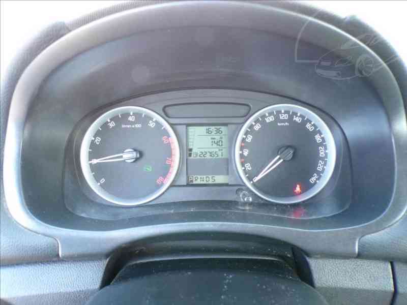 Škoda Fabia 1,6 16V AUTOMAT - foto 6