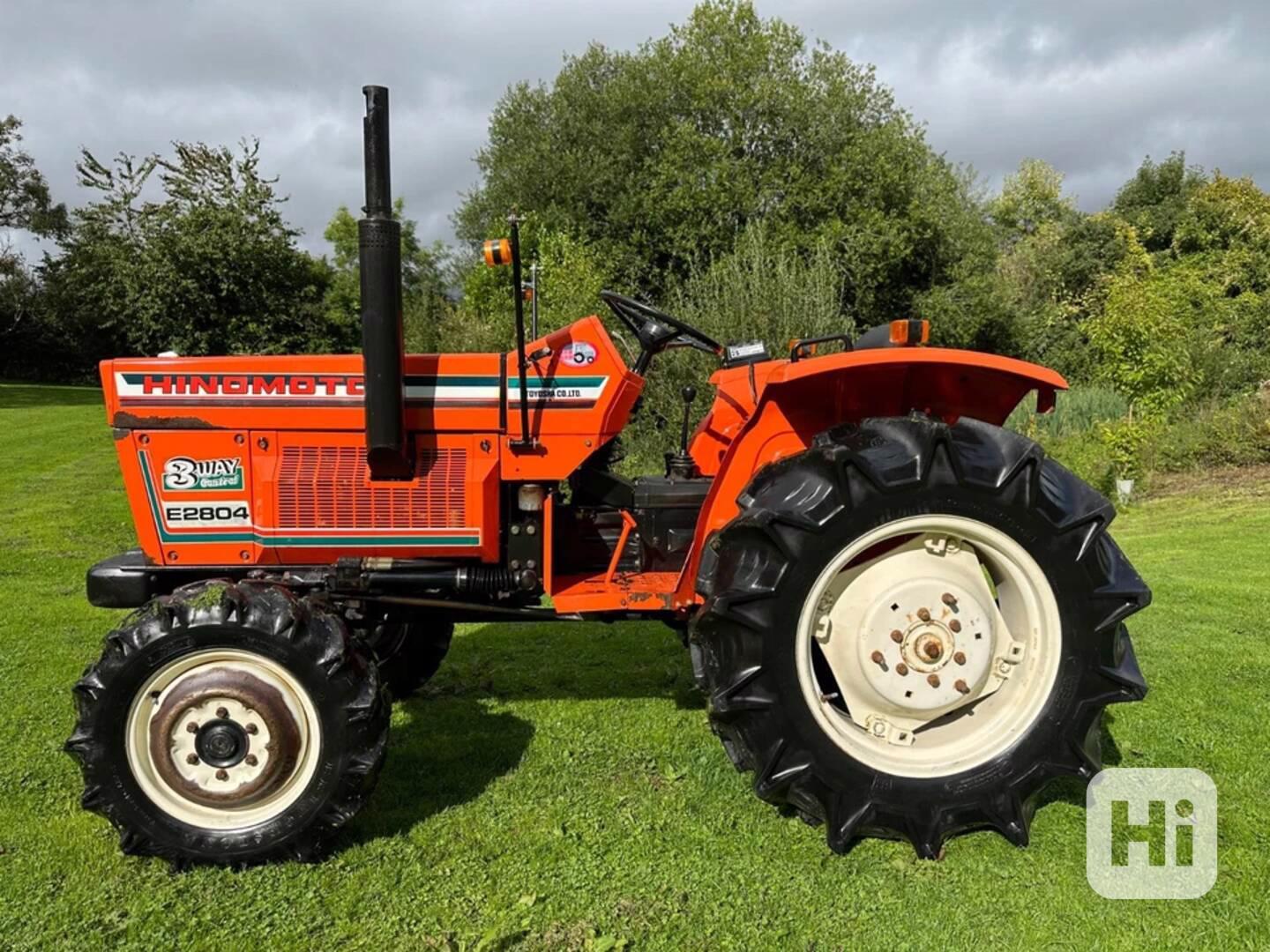 Traktor HINOMOTO E2804 4WD - foto 1