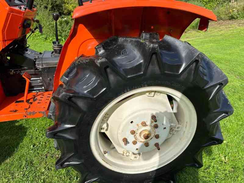 Traktor HINOMOTO E2804 4WD - foto 4