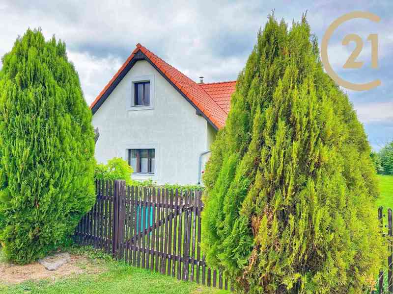 Krásný a stylový rodinný dům s úžasným pozemkem 3 618m2 na venkově v přírodě - foto 3