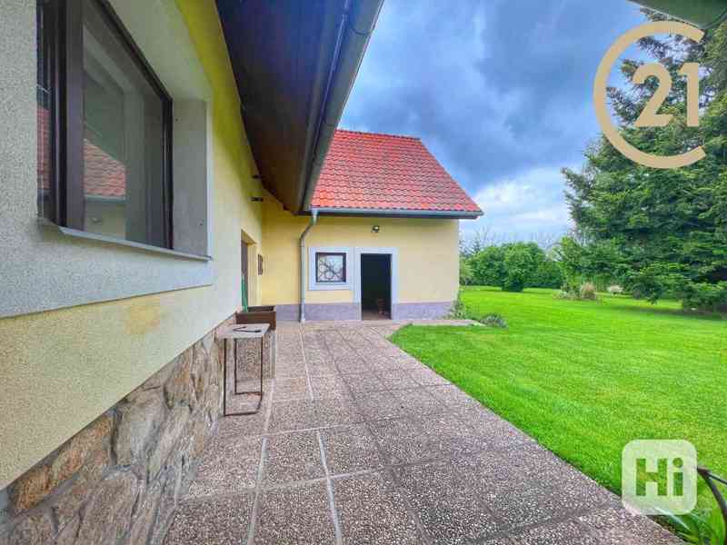 Krásný a stylový rodinný dům s úžasným pozemkem 3 618m2 na venkově v přírodě - foto 7