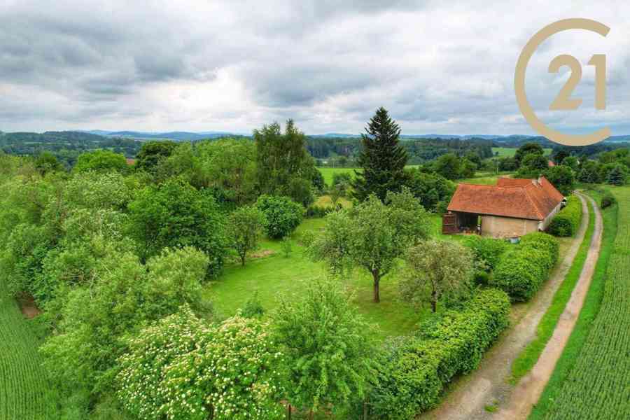 Krásný a stylový rodinný dům s úžasným pozemkem 3 618m2 na venkově v přírodě - foto 16