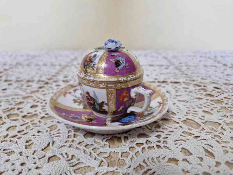 Malovaný porcelánový Hrnek s poklopem Šapo Značeno Míšeň - foto 2