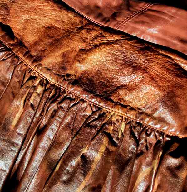 Kožená sukně, řasená - foto 4