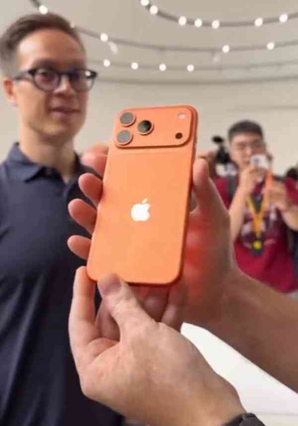 Z iPhonu 16, 17  Zde jsou nové dostupné telefony - foto 2