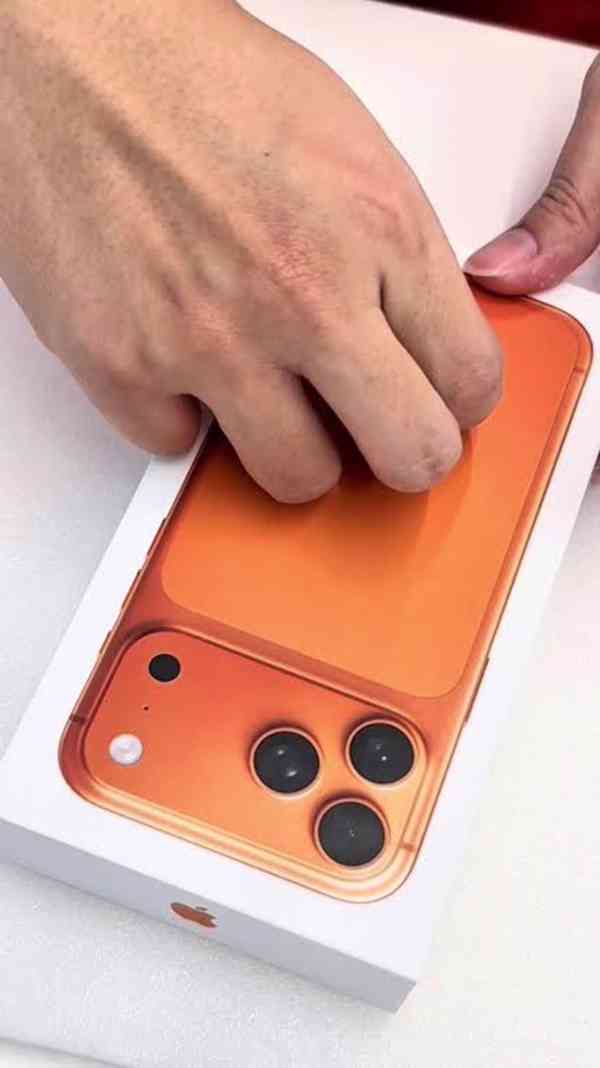 Z iPhonu 16, 17  Zde jsou nové dostupné telefony - foto 3