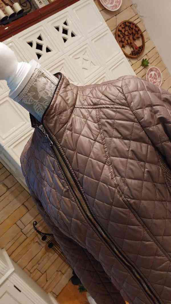 Dámská prošívaná štepovaná bunda - foto 3